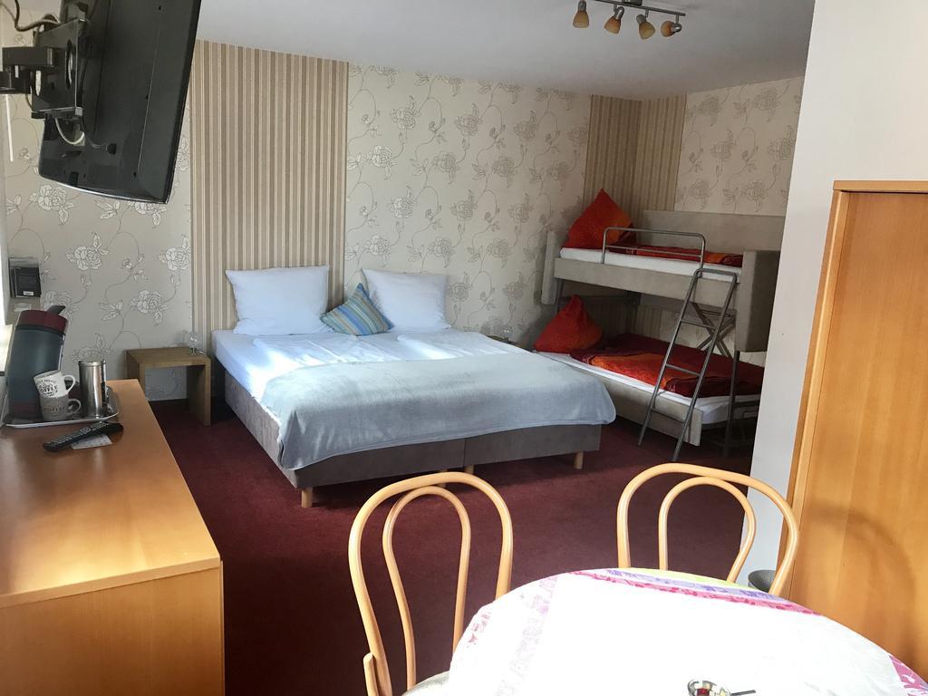 Bed & Rooms, Woergl المظهر الخارجي الصورة